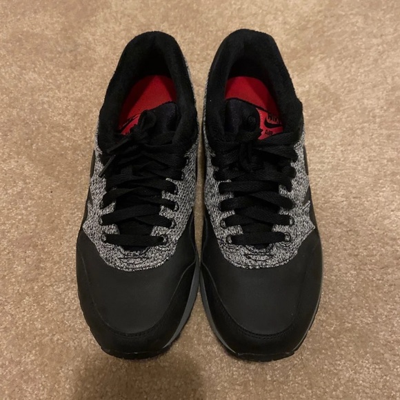 Nike air max essentials size 7.5 mens